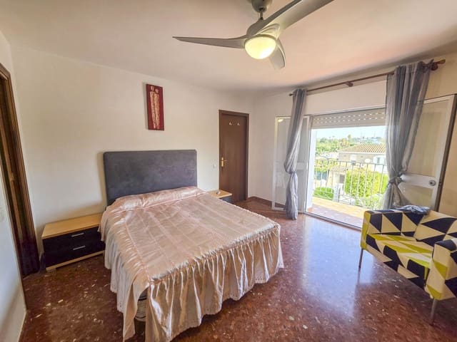 3 slaapkamer Villa te koop in Centro, Estepona met zwembad garage - € 889.000 (Ref: 9859743)