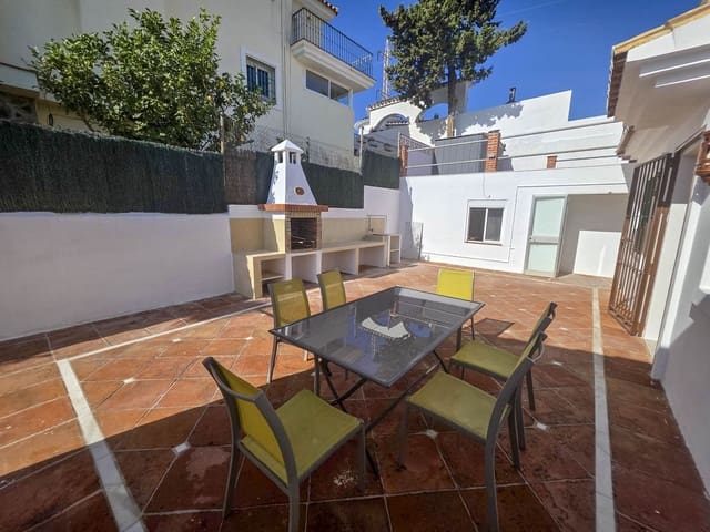 3 slaapkamer Villa te koop in Centro, Estepona met zwembad garage - € 889.000 (Ref: 9859743)