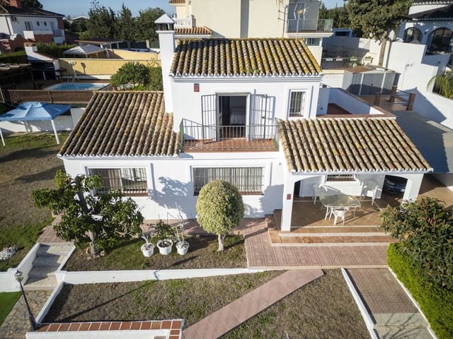 3 slaapkamer Villa te koop in Centro, Estepona met zwembad garage - € 889.000 (Ref: 9859743)