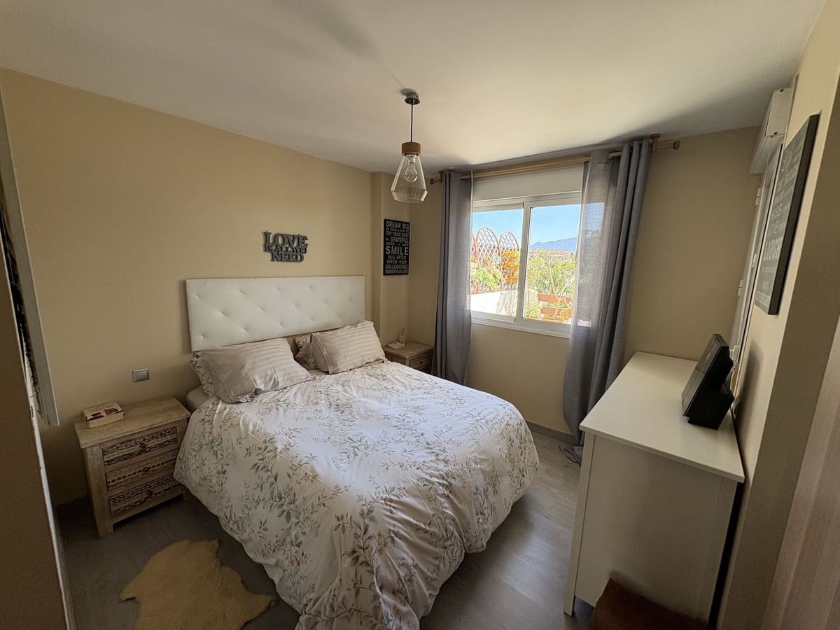 2 soveværelse Semi-Rækkehus til salg i Ciudad Quesada med swimmingpool - € 349.000 (Ref: 9859744)