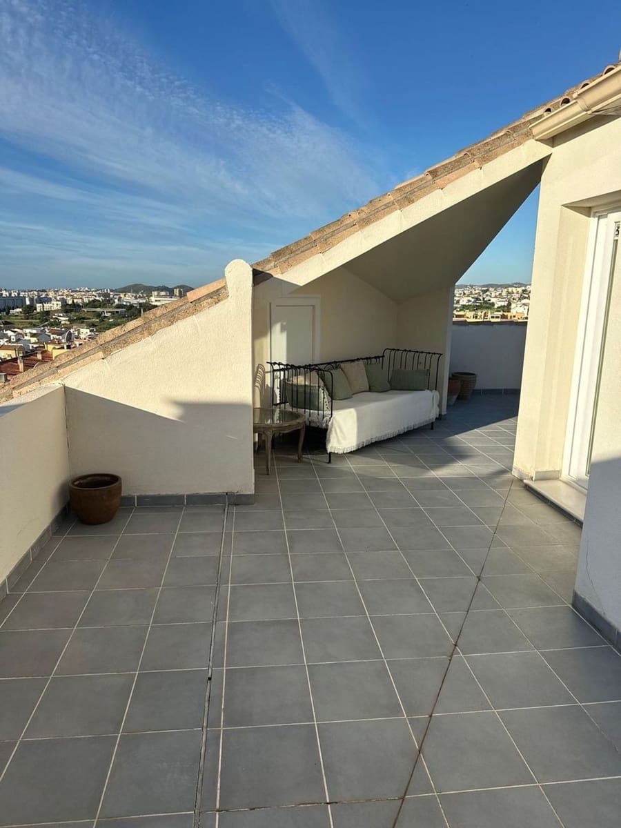 Apartamento de 3 habitaciones en Fuengirola en venta con piscina - 635.500 € (Ref: 9862395)
