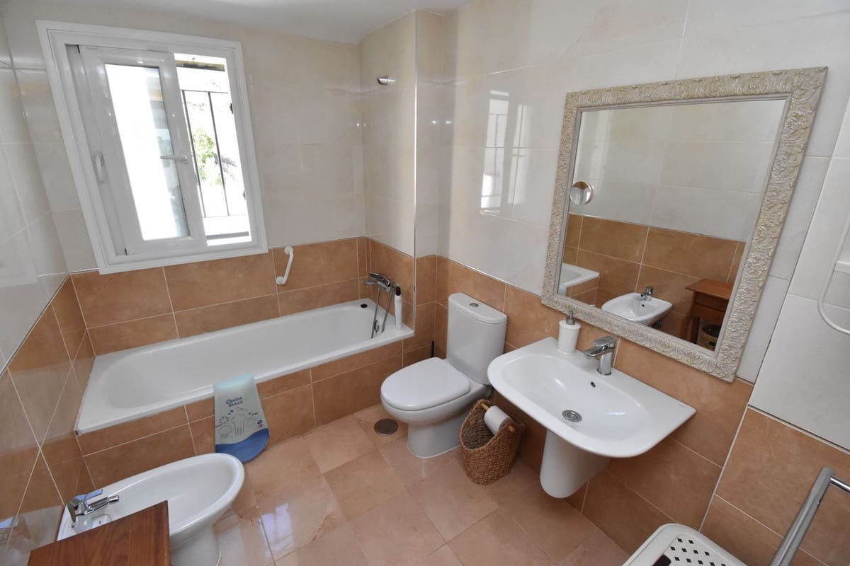Apartamento de 3 habitaciones en Fuengirola en venta con piscina - 635.500 € (Ref: 9862395)
