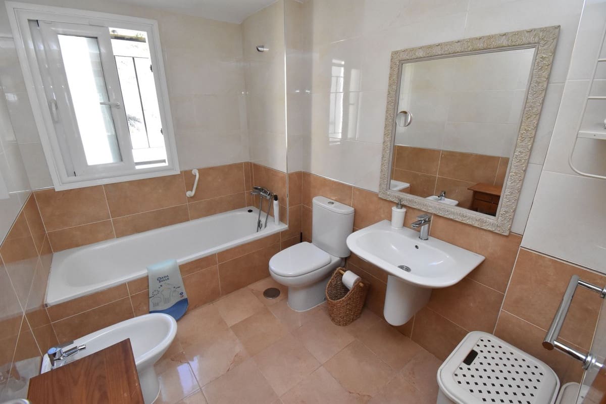 Apartamento de 3 habitaciones en Fuengirola en venta con piscina - 635.500 € (Ref: 9862395)