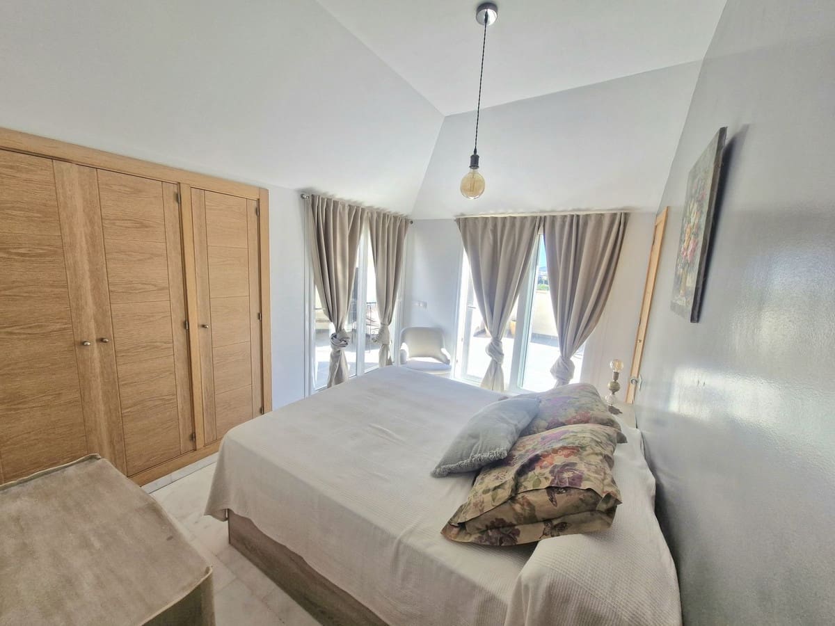 Apartamento de 3 habitaciones en Fuengirola en venta con piscina - 635.500 € (Ref: 9862395)