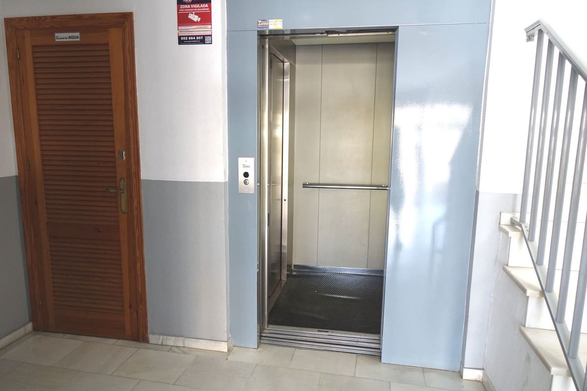 3 chambre Villa/Maison Semi-Mitoyenne à vendre à Fuengirola avec piscine garage - 495 000 € (Ref: 9865036)
