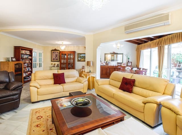 4 sypialnia Dom na sprzedaż w Zona Puerto Deportivo, Fuengirola z basenem garażem - 1 050 000 € (Ref: 9865038)