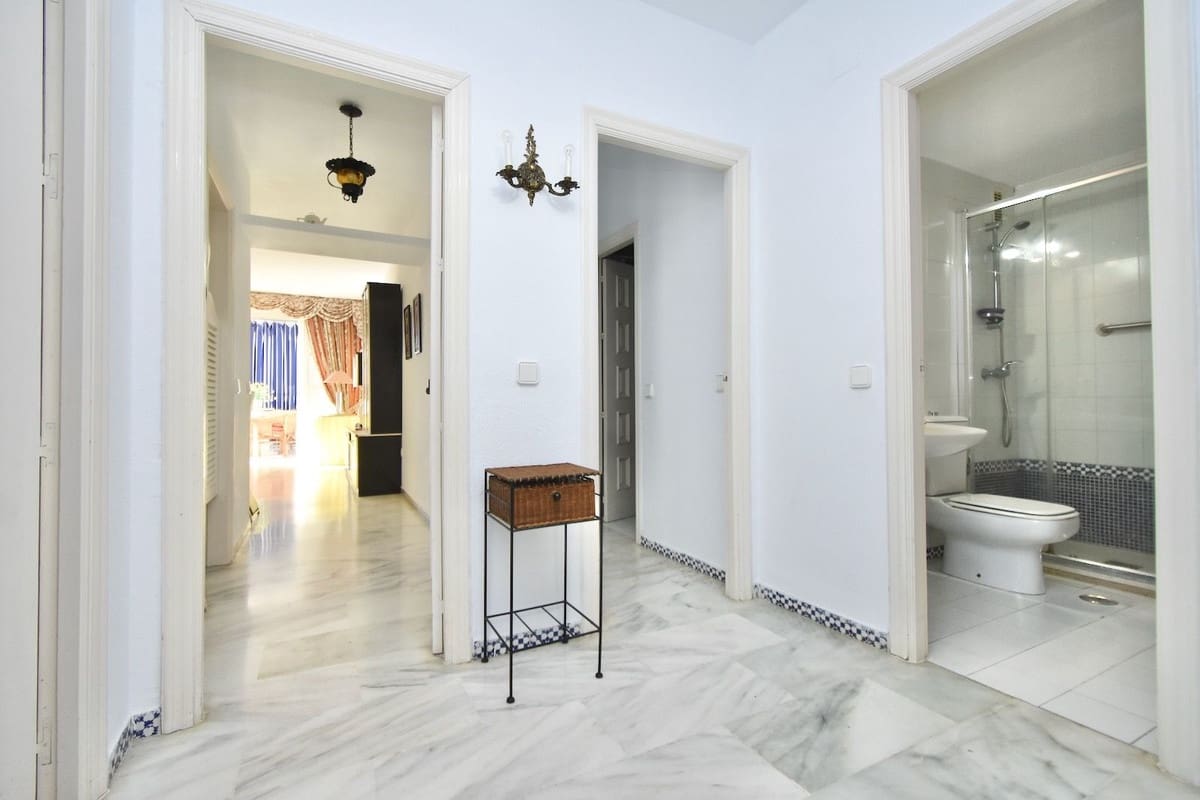 3 soveværelse Semi-Rækkehus til salg i Fuengirola med swimmingpool - € 700.000 (Ref: 9865039)