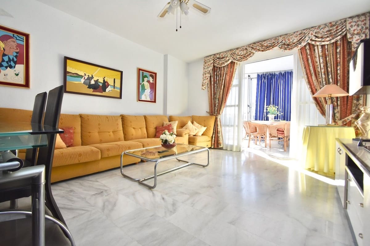 3 soveværelse Semi-Rækkehus til salg i Fuengirola med swimmingpool - € 700.000 (Ref: 9865039)