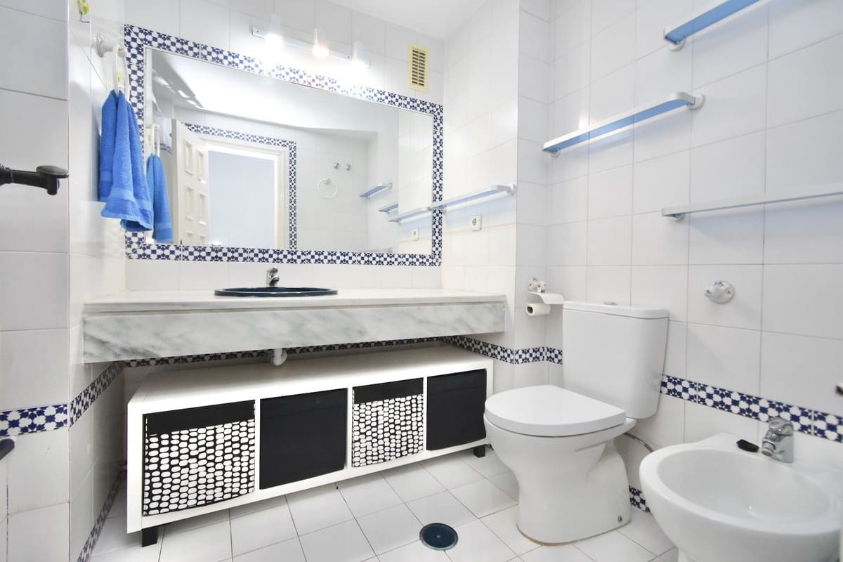 3 soveværelse Semi-Rækkehus til salg i Fuengirola med swimmingpool - € 700.000 (Ref: 9865039)