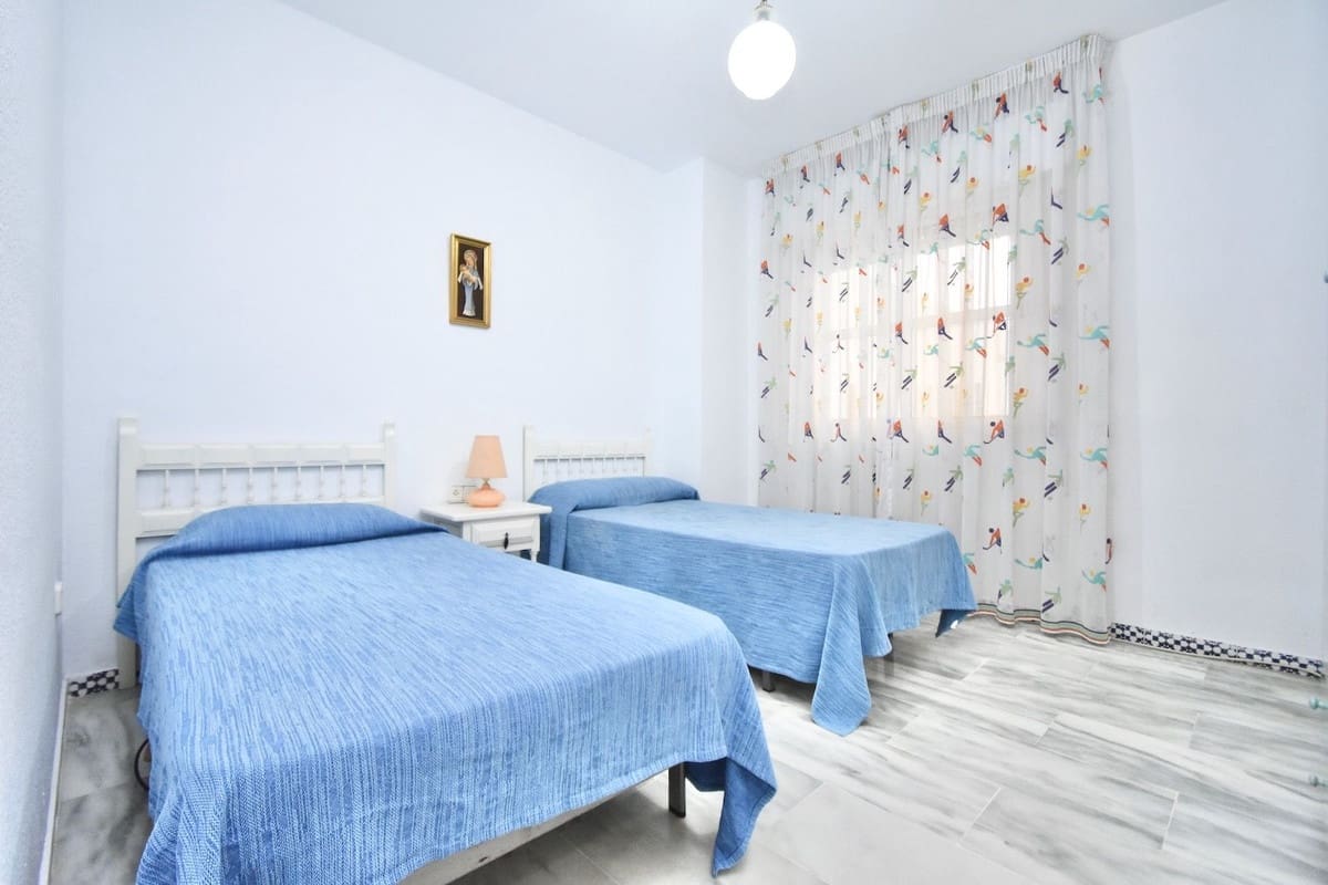 3 soveværelse Semi-Rækkehus til salg i Fuengirola med swimmingpool - € 700.000 (Ref: 9865039)