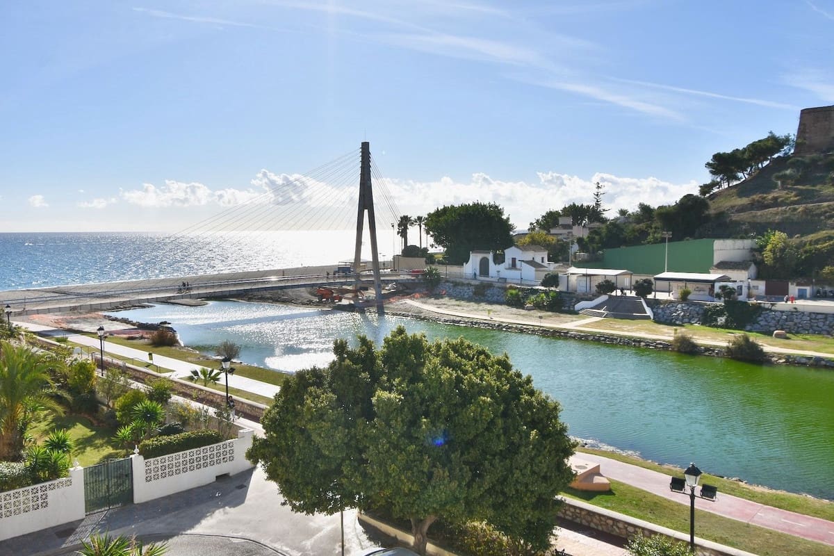 3 soveværelse Semi-Rækkehus til salg i Fuengirola med swimmingpool - € 700.000 (Ref: 9865039)