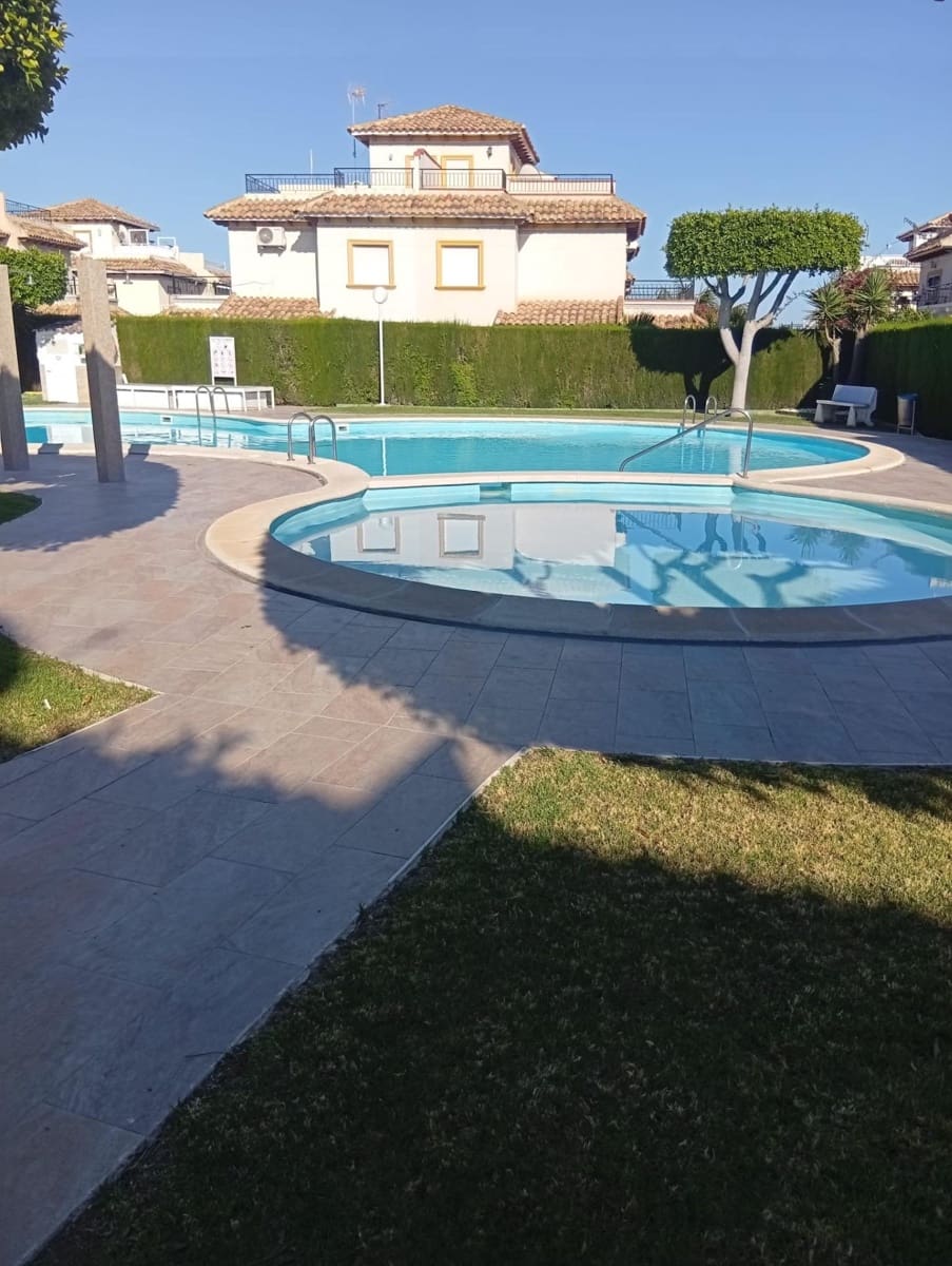 2 Zimmer Haus zu verkaufen in Orihuela mit Pool - 214.000 € (Ref: 9865046)