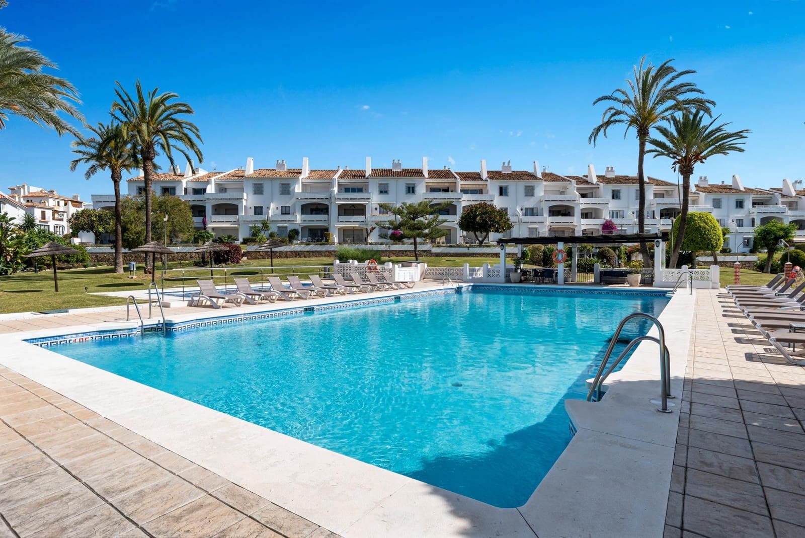 3 Zimmer Apartment zu verkaufen in Marbella mit Pool - 895.000 € (Ref: 9866822)
