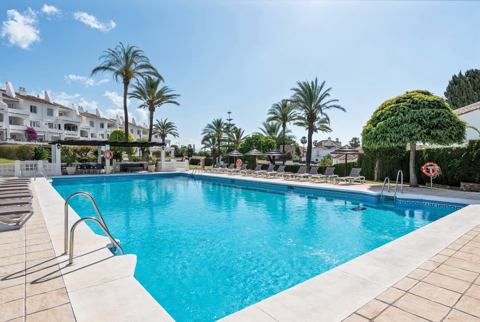 3 Zimmer Apartment zu verkaufen in Marbella mit Pool - 895.000 € (Ref: 9866822)