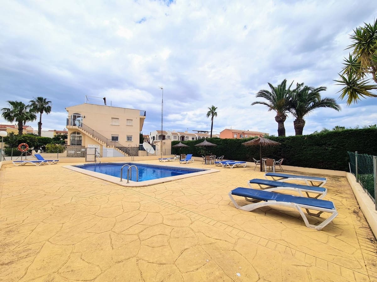 3 makuuhuone Huoneisto myytävänä paikassa Playa Flamenca mukana uima-altaan 
autotalli - 204 000 € (Ref: 9866823)