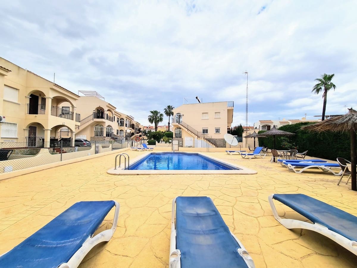 3 makuuhuone Huoneisto myytävänä paikassa Playa Flamenca mukana uima-altaan 
autotalli - 204 000 € (Ref: 9866823)