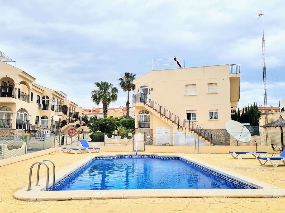 3 makuuhuone Huoneisto myytävänä paikassa Playa Flamenca mukana uima-altaan 
autotalli - 204 000 € (Ref: 9866823)