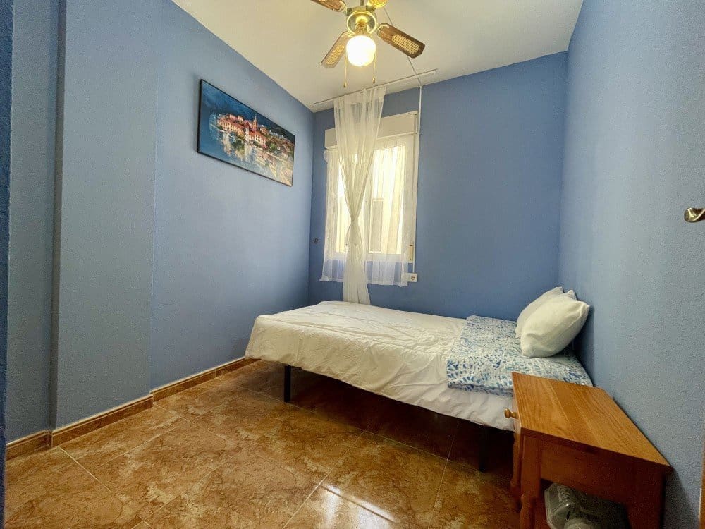 2 soverom Penthouse til salgs i Torrevieja med svømmebasseng - € 149 900 (Ref: 9866830)
