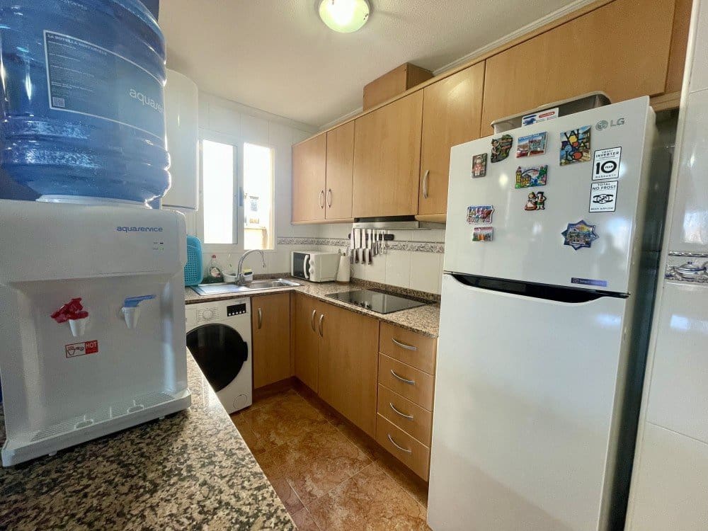 2 soverom Penthouse til salgs i Torrevieja med svømmebasseng - € 149 900 (Ref: 9866830)