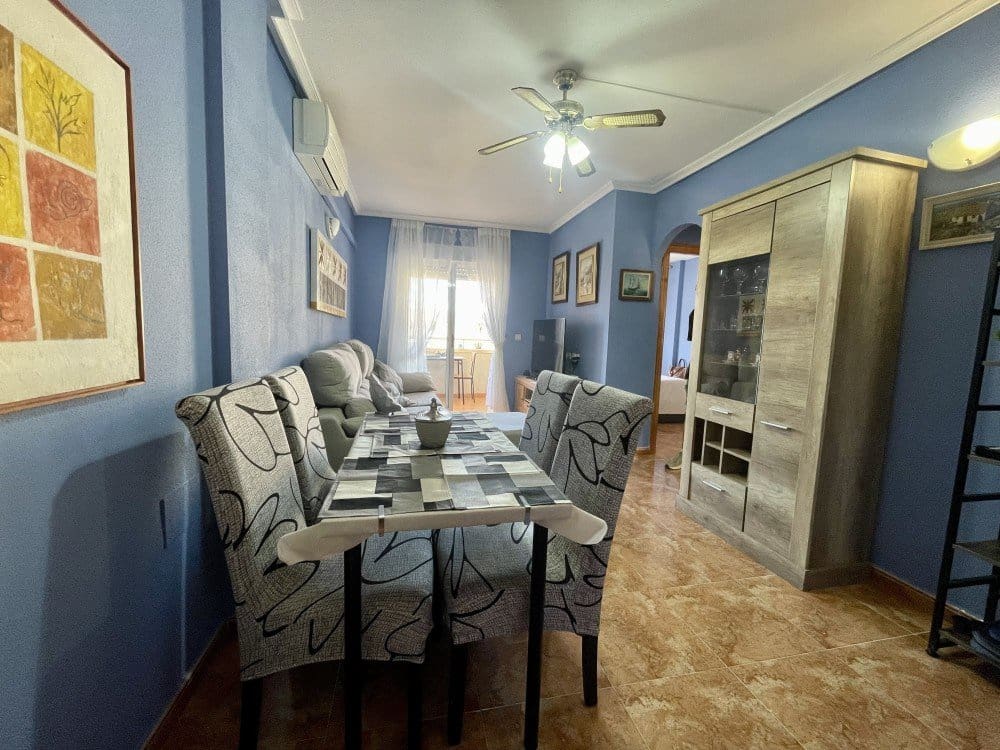 2 soverom Penthouse til salgs i Torrevieja med svømmebasseng - € 149 900 (Ref: 9866830)