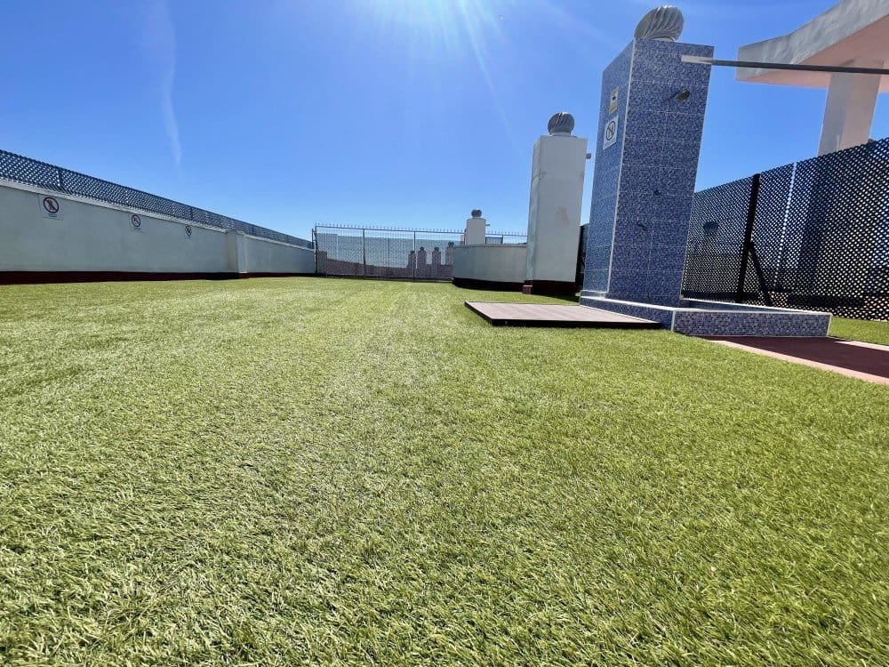 2 soverom Penthouse til salgs i Torrevieja med svømmebasseng - € 149 900 (Ref: 9866830)