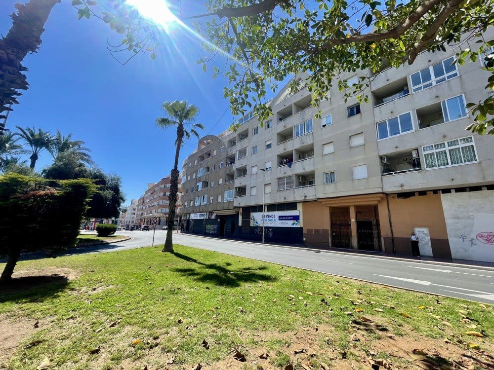 2 soverom Penthouse til salgs i Torrevieja med svømmebasseng - € 149 900 (Ref: 9866830)