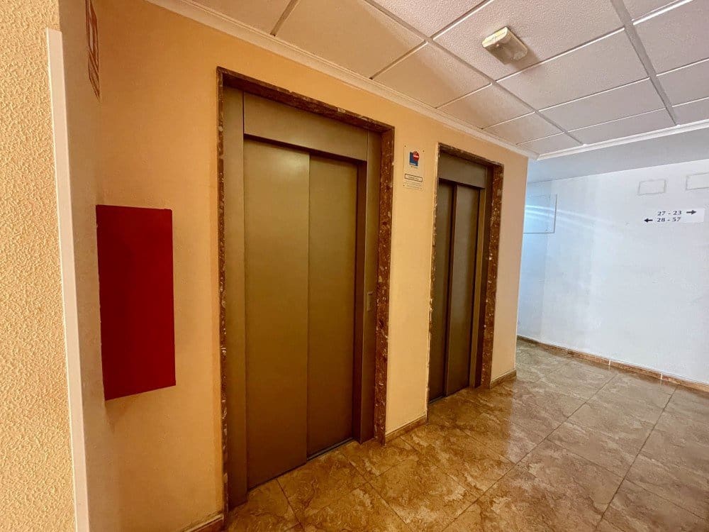 2 soverom Penthouse til salgs i Torrevieja med svømmebasseng - € 149 900 (Ref: 9866830)