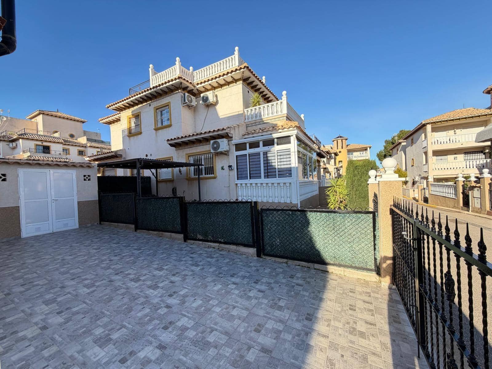 2 soverom Hus til salgs i Orihuela Costa med svømmebasseng - € 219 900 (Ref: 9866846)
