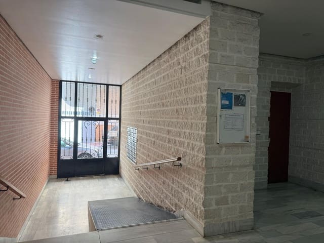 2 bedroom Beach Apartment for sale in Torrevieja with pool - € 179,900 (Ref: 9866853)