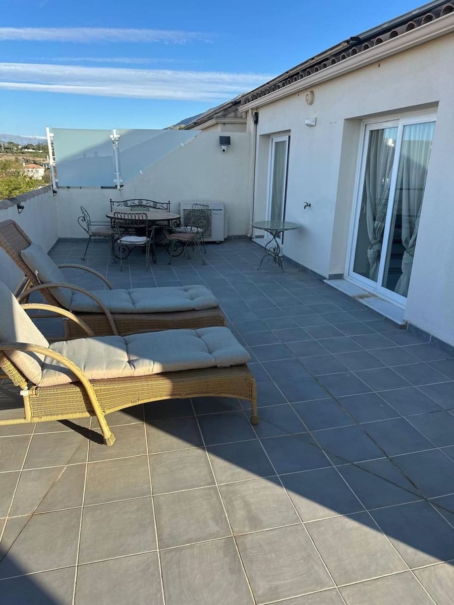3 bedroom Apartment for sale in Las Lagunas de Mijas with pool - € 649,000 (Ref: 9868453)