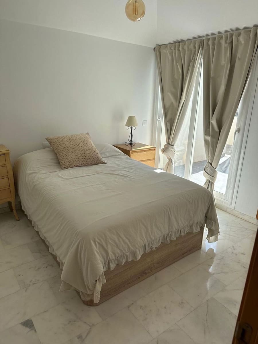 3 bedroom Apartment for sale in Las Lagunas de Mijas with pool - € 649,000 (Ref: 9868453)