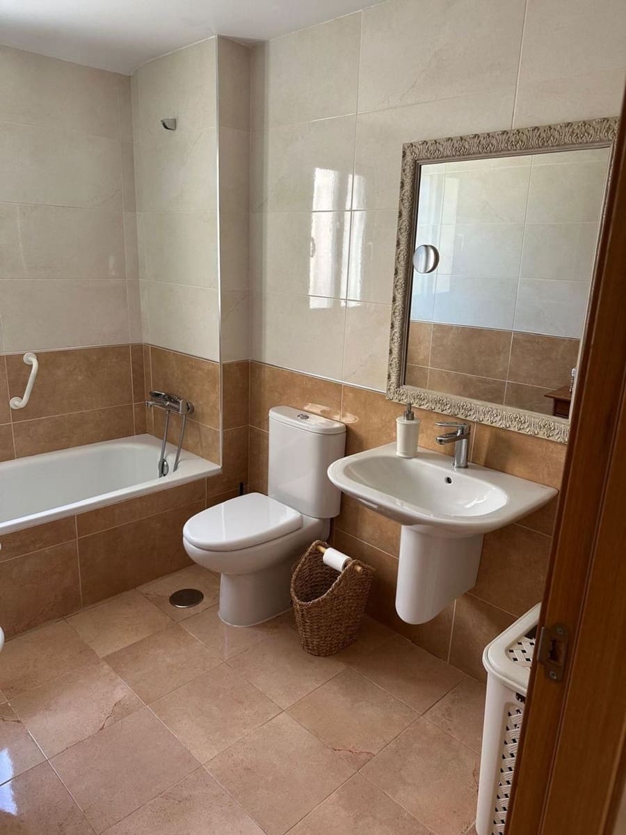 3 bedroom Apartment for sale in Las Lagunas de Mijas with pool - € 649,000 (Ref: 9868453)