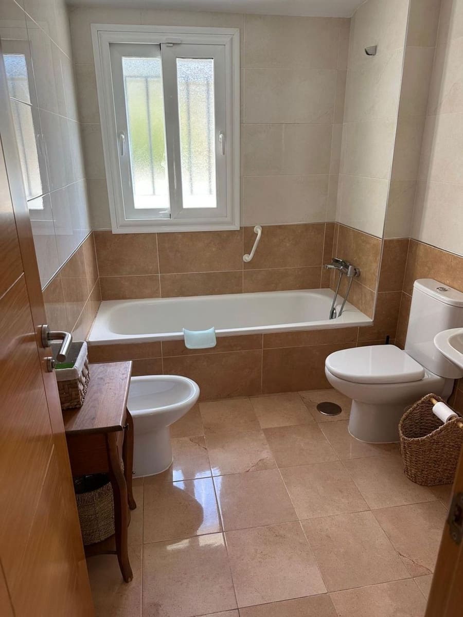 3 bedroom Apartment for sale in Las Lagunas de Mijas with pool - € 649,000 (Ref: 9868453)