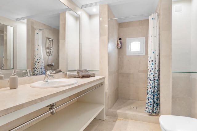 Chalet de 4 habitaciones en Manilva Pueblo, Manilva en venta con piscina - 1.499.000 € (Ref: 9868455)