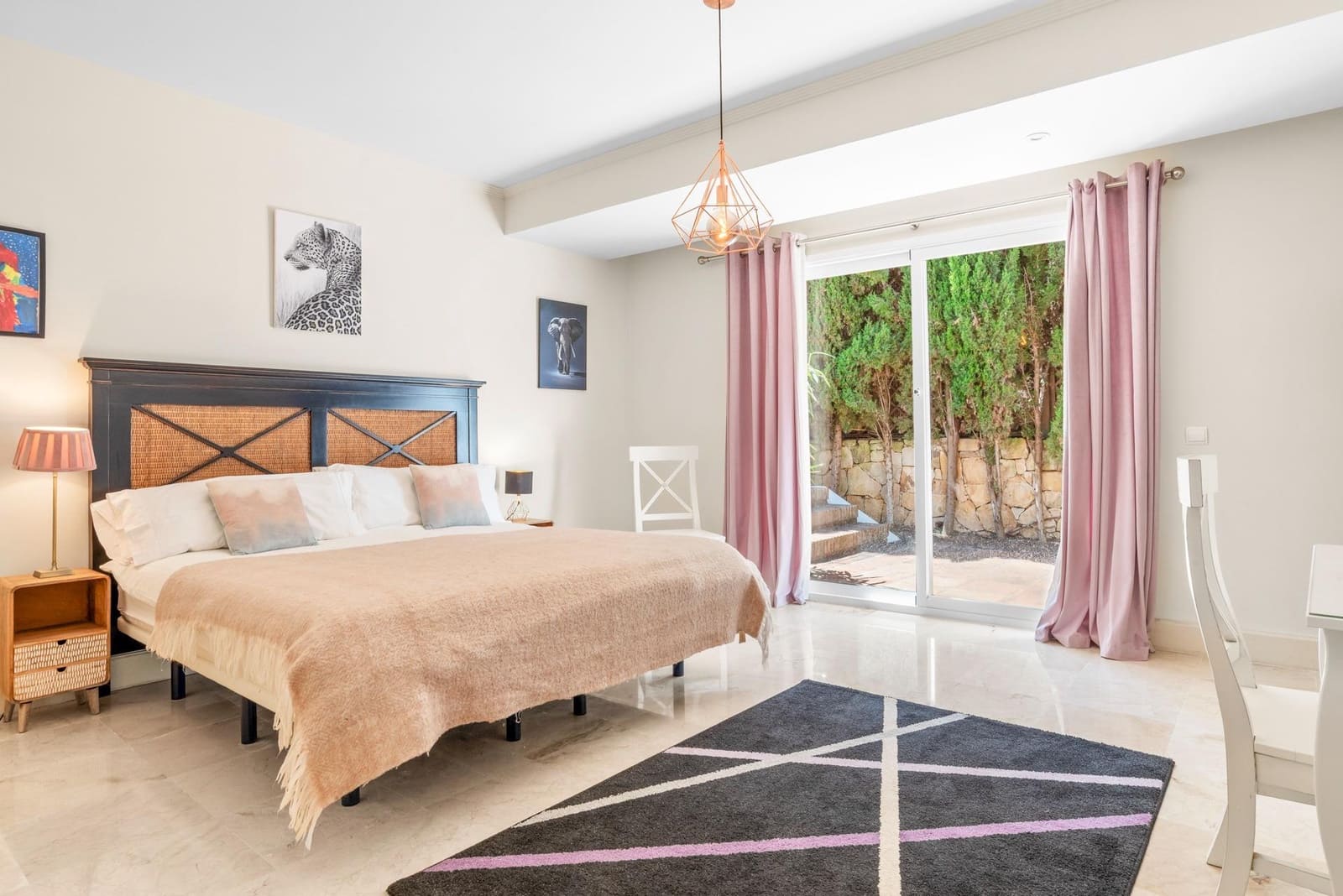 4 bedroom Villa for sale in Manilva with pool - € 1,499,000 (Ref: 9868455)