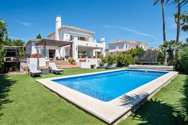 Chalet de 4 habitaciones en Manilva Pueblo, Manilva en venta con piscina - 1.499.000 € (Ref: 9868455)