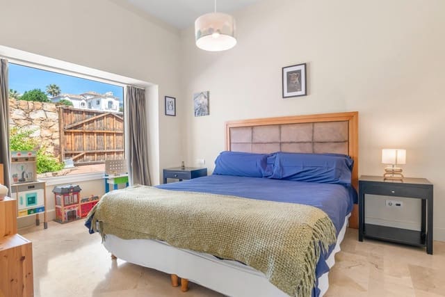 Chalet de 4 habitaciones en Manilva Pueblo, Manilva en venta con piscina - 1.499.000 € (Ref: 9868455)