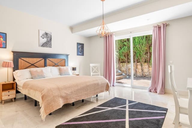 Chalet de 4 habitaciones en Manilva Pueblo, Manilva en venta con piscina - 1.499.000 € (Ref: 9868455)