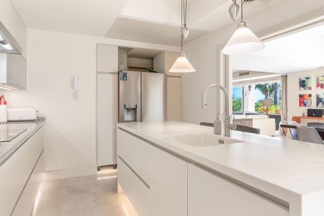 4 slaapkamer Villa te koop in Chullera, Manilva met zwembad - € 1.499.000 (Ref: 9868455)