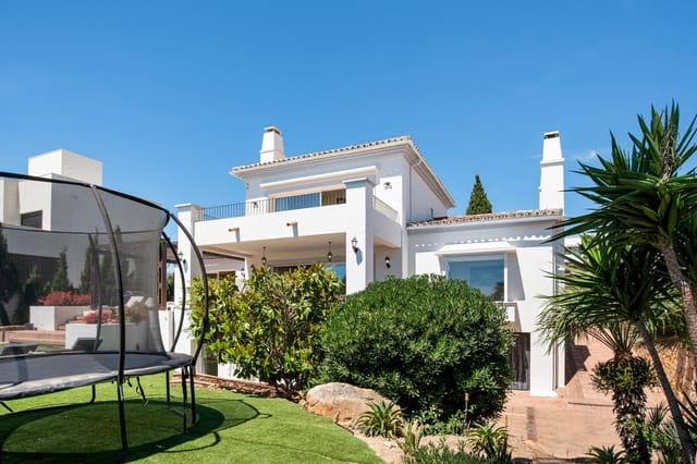 Chalet de 4 habitaciones en Manilva Pueblo, Manilva en venta con piscina - 1.499.000 € (Ref: 9868455)