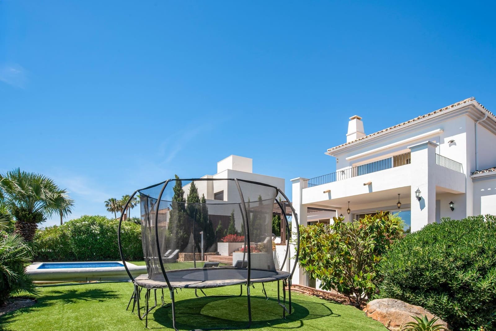 4 bedroom Villa for sale in Manilva with pool - € 1,499,000 (Ref: 9868455)