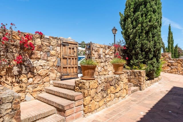 4 slaapkamer Villa te koop in Chullera, Manilva met zwembad - € 1.499.000 (Ref: 9868455)