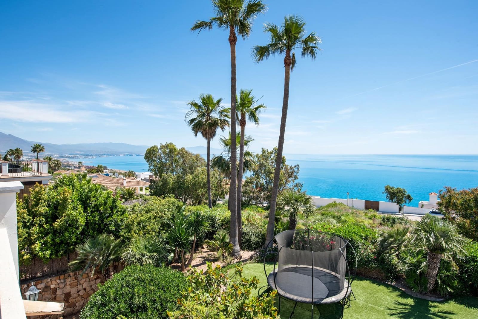4 bedroom Villa for sale in Manilva with pool - € 1,499,000 (Ref: 9868455)