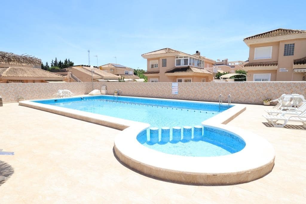 3 chambre Villa/Maison à vendre à Torrevieja avec piscine garage - 264 900 € (Ref: 9868459)