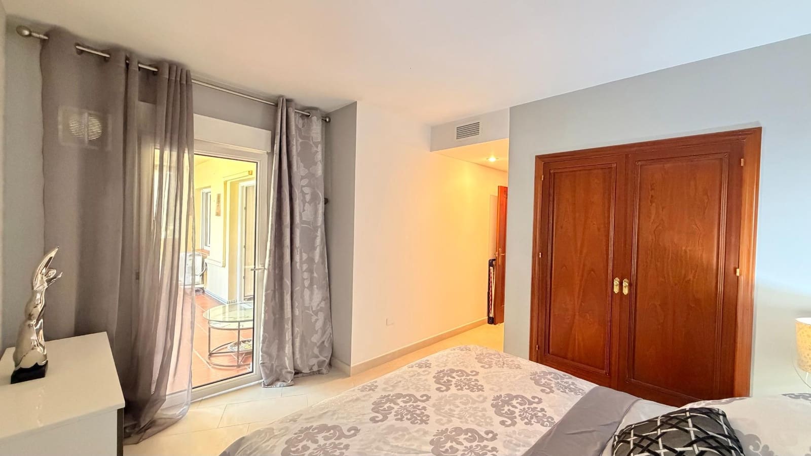 3 slaapkamer Appartement te koop in Torrevieja met zwembad - € 419.900 (Ref: 9869959)
