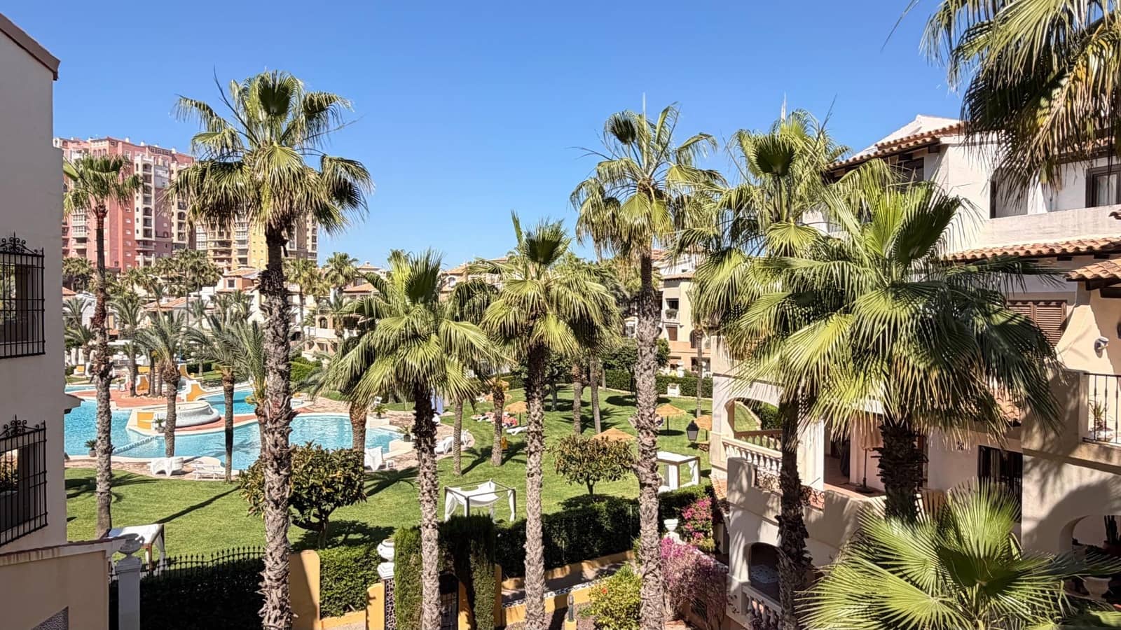 3 slaapkamer Appartement te koop in Torrevieja met zwembad - € 419.900 (Ref: 9869959)