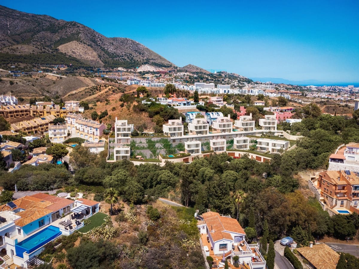 Chalet de 2 habitaciones en Fuengirola en venta con piscina - 850.000 € (Ref: 9873146)