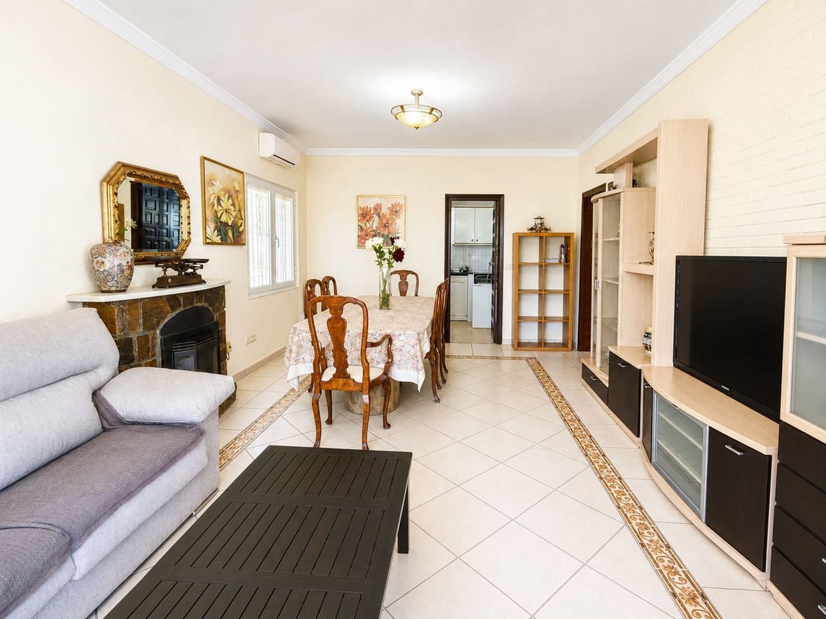 3 bedroom Bungalow for sale in La Duquesa / Puerto de la Duquesa with pool garage - € 549,000 (Ref: 9873154)
