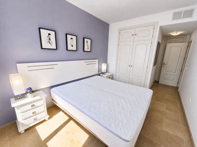 1 quarto Apartamento para venda em La Duquesa / Puerto de la Duquesa, Manilva - 299 000 € (Ref: 9873155)