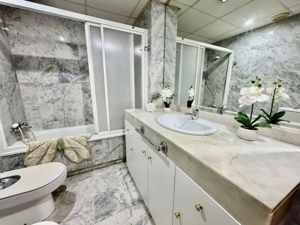 1 bedroom Apartment for sale in Mijas Costa with garage - € 360,000 (Ref: 9875938)